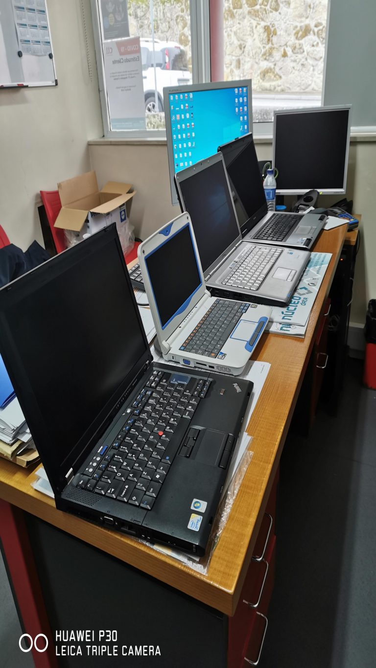 Disponibilização de computadores aos alunos da freguesia